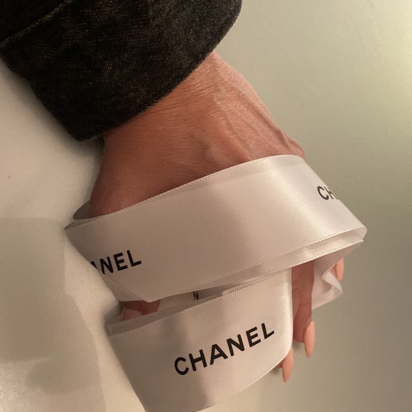 CHANEL 8ft of authentic thick satin ribbon white with black lettering- n… - Picture 5 of 7